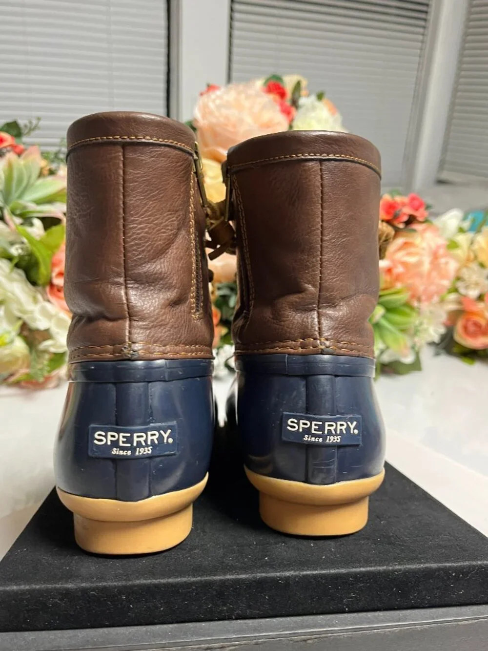 Sperry Saltwater Girls Duck Boots Navy Brown Size 4M